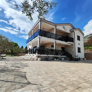 Gasthuis Filip, Starigrad Paklenica